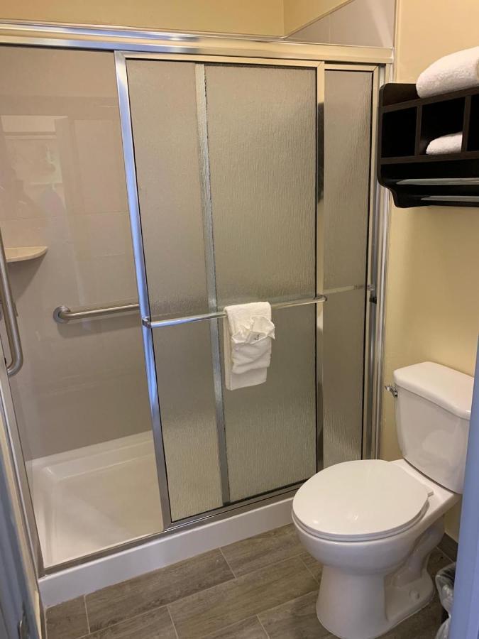 Homestay Inn & Suites Единбург Екстериор снимка