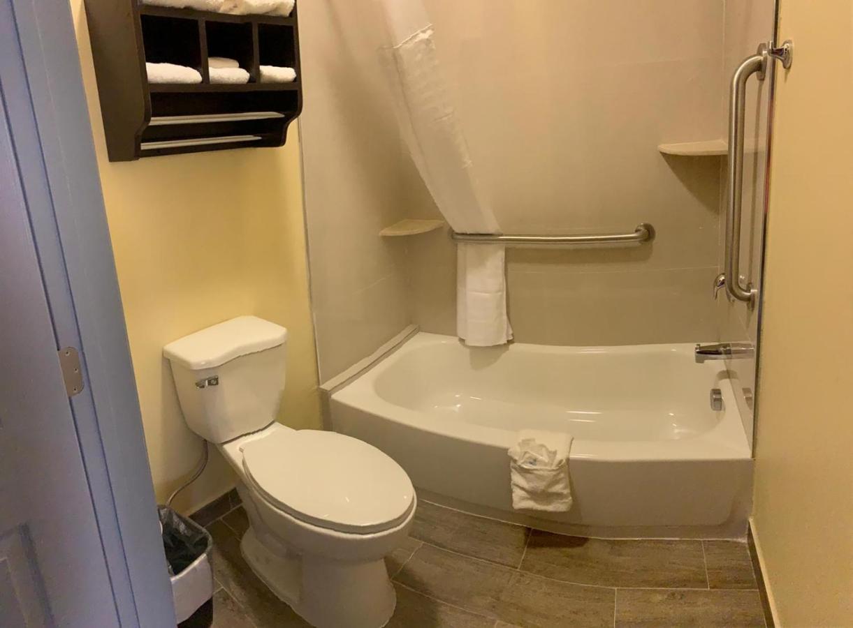 Homestay Inn & Suites Единбург Екстериор снимка