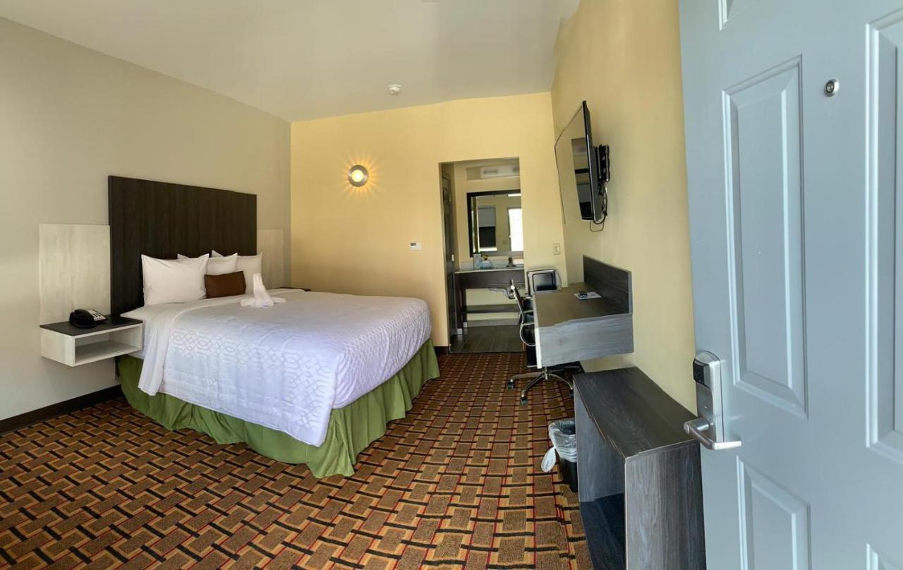 Homestay Inn & Suites Единбург Екстериор снимка
